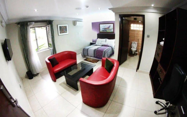 Jeromes Gardens And Suites