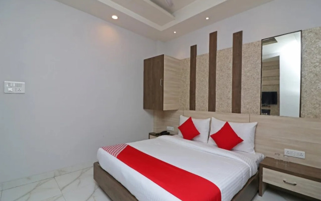 OYO 7044 Hotel Megha