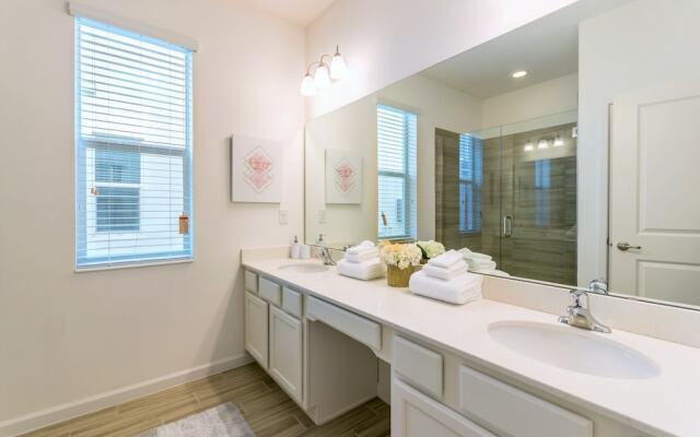 8 Bedroom 6 Bathroom Villa