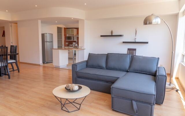 Bright Apartment with Private Bathroom,Kitchen And More @Santafe-601