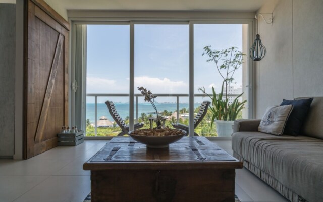 OCEAN beachfront 4 BDR -Amazing Oceanview