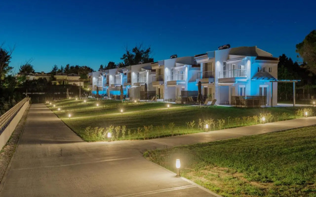 V Luxury Apartments Posidi