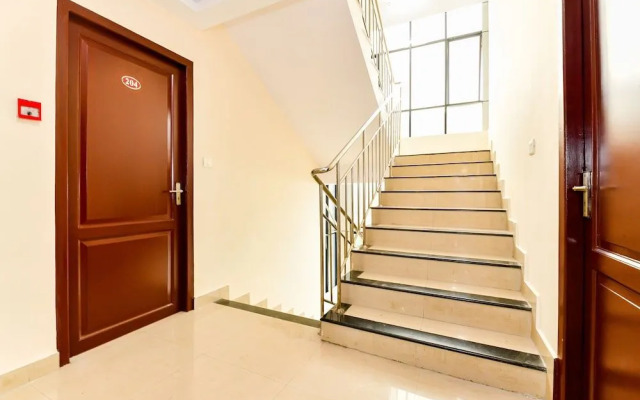 OYO Flagship 38119 Tristar Residency