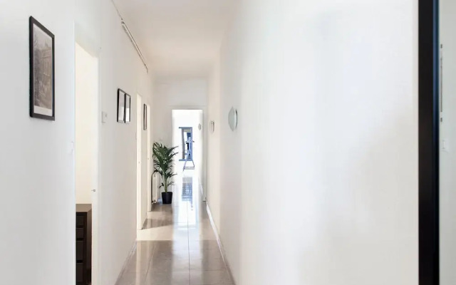 Prime Eixample Hideaway 6 Guests With Balcony by Myrentalhost