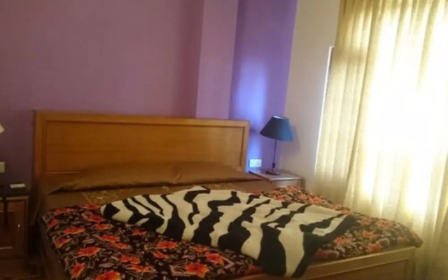 Hotel Kalra Regency