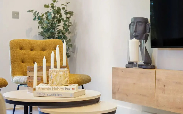 105A Beechwood Grove Flat