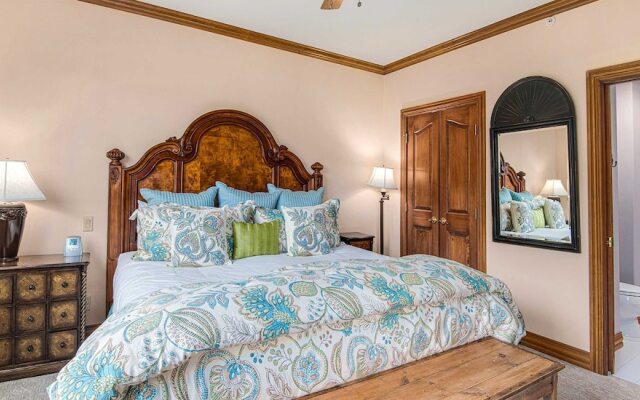 Oxford Court #305 3 Bedroom Condo by Redawning