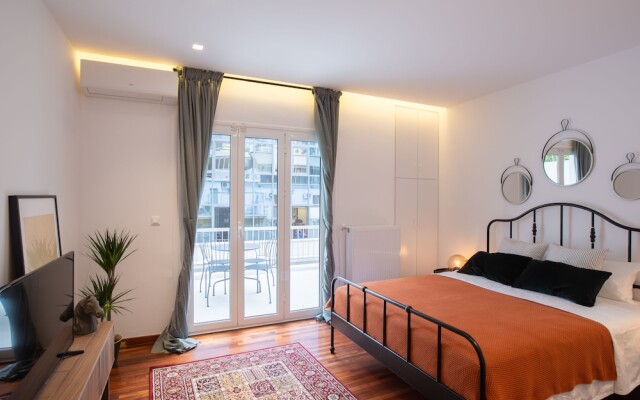 Phaedrus Living: City Luxury Flat Mavromichali