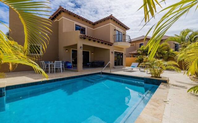 4BR Villa Gold Coast w Pool