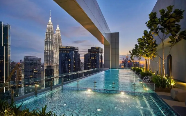 Royce Residence by uBook