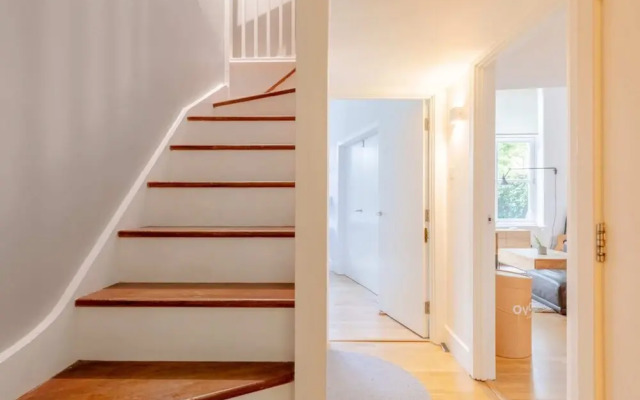 Chic 1BD Maisonette W/hot Tub, King's Cross!