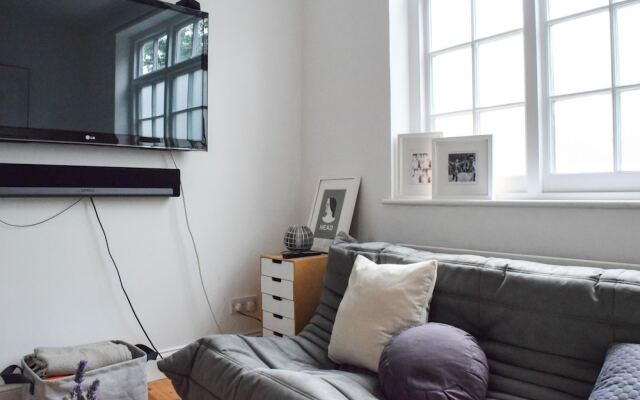 Stylish 2 Bedroom House In Nunhead With Garden