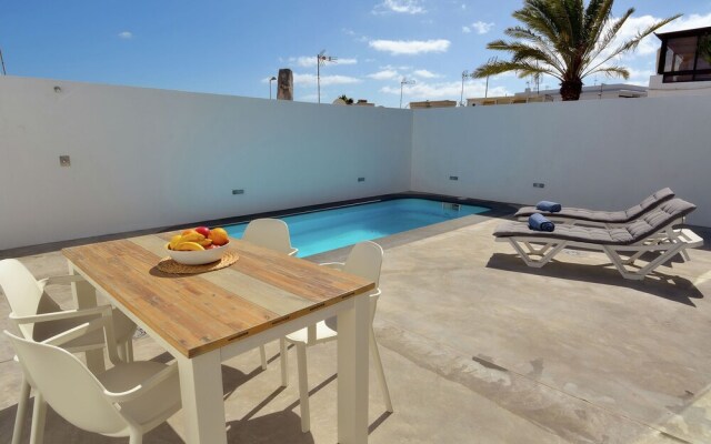 Spacious Villa in Puerto del Carmen With Swimming Pool