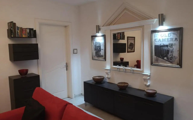 Village Corner 3 bedroom apartment with garage