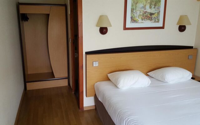 Le 2 by HOTEL AKENA LA FERTE BERNARD