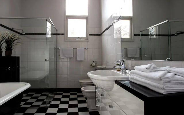 Adelaide DressCircle Apartments - Specialty Accommodation