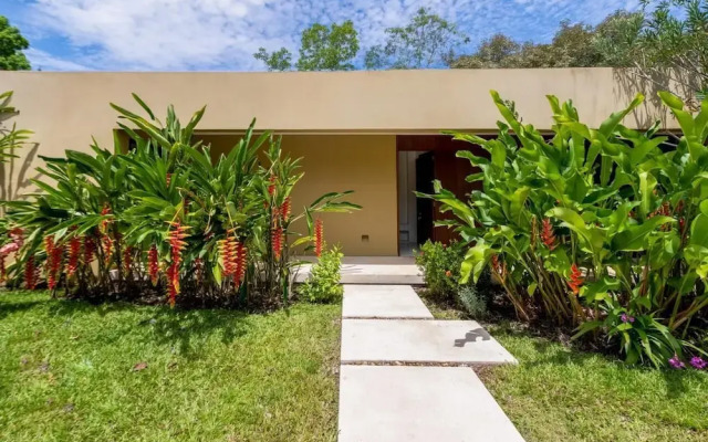 Yeguas U47 by Wynwood House