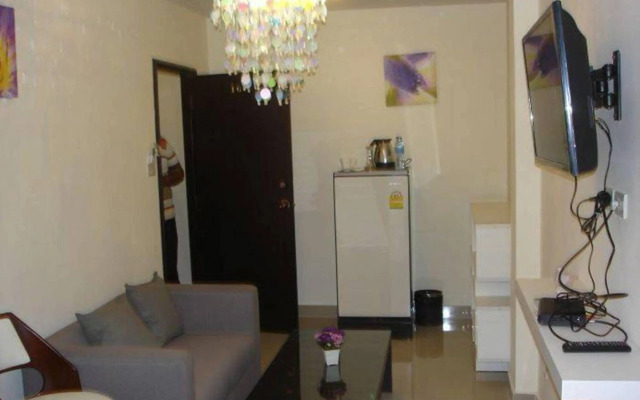 Royal Q&D Suites Hotel