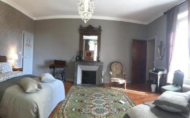 Le Petit Chateau Des Cedres