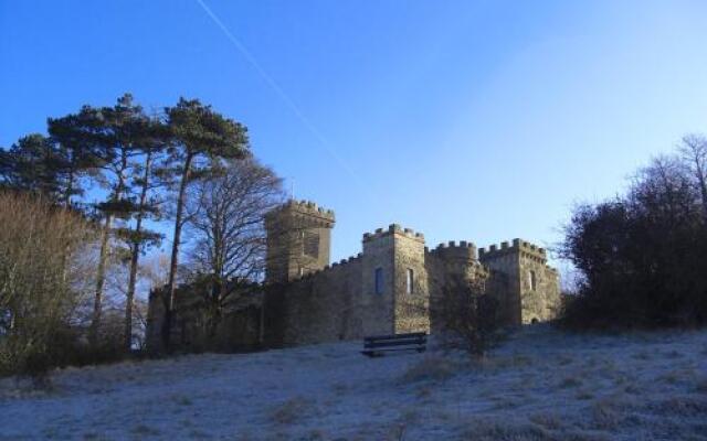 Cotswolds Valleys Accommodation - Medieval Hall - Exclusive use character three bedroom holiday apartment