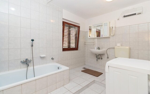 Nice Home in Preko With Wifi and 2 Bedrooms