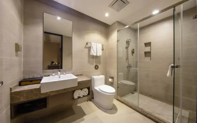 Homeinn Plus Hotel (Danyang Glasses Industrial Park Railway Station)