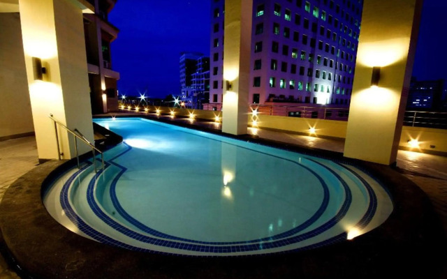 Mandarin Plaza Hotel