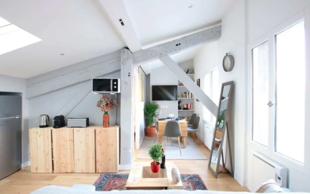 Comfy Attic Apartment Near Grand Théâtre
