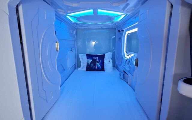 Galaxy Pods Capsule Hotel Boat Quay