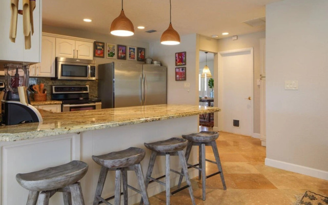 Golfview - Short Term Rental Certified by Weston. Private & Sanitized, Perfect for Social Distancing & Working From Home. Self Check-in. Private Pool, Pet Friendly. Super-host Support