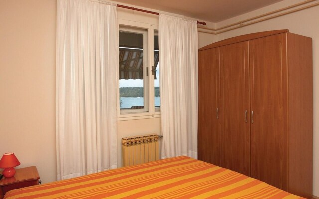 Stunning Home in Pula With Wifi, 2 Bedrooms and Jacuzzi