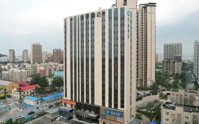 Qingdao Quanyi Hotel (Xinduxin Qingjiang Road Metro Station Branch)