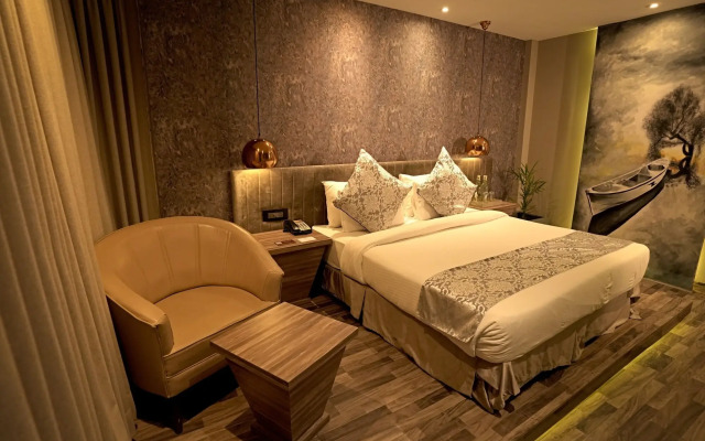 Sterling Palm Bliss - Rishikesh