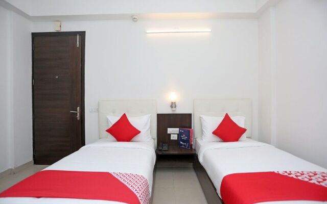 OYO 18931 Flagship Azad Square Medanta