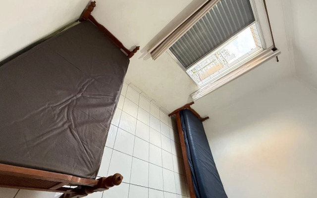 Pé na Areia Praia da Guilhermina IV