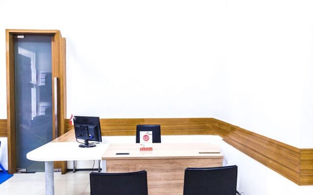 OYO 506 Moes Residence