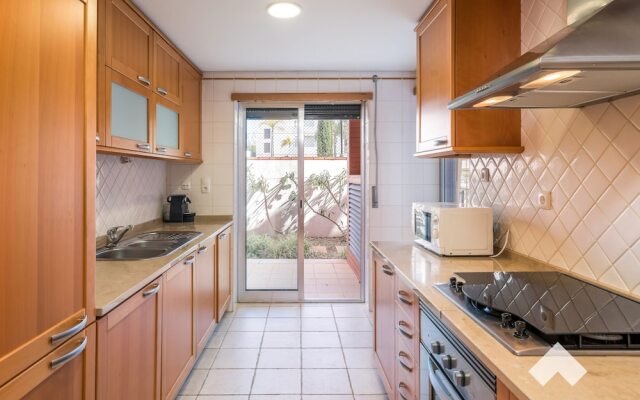 Palm02 · Palm Village Apartment 2 3BD · A/C · Terrace