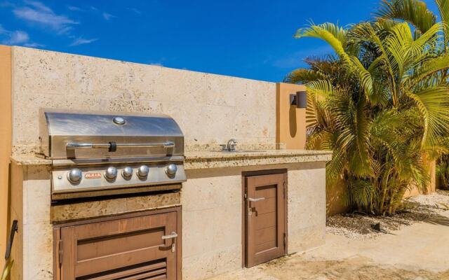 4BR Villa Gold Coast w Pool