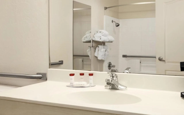 The Hotel Serene Glendale Peoria, Surestay Collection by BW