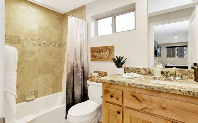 THE Teddy Bear Chalet #2257