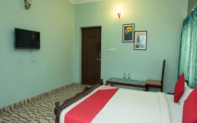 OYO 14119 Hotel Manwar