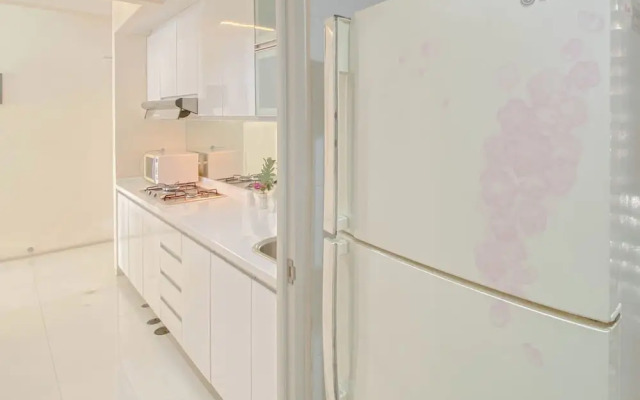 Strategic And Homey 2Br At Grand Palace Kemayoran Apartment