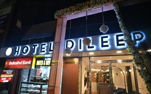 OYO 89326 Maharaja Hotel