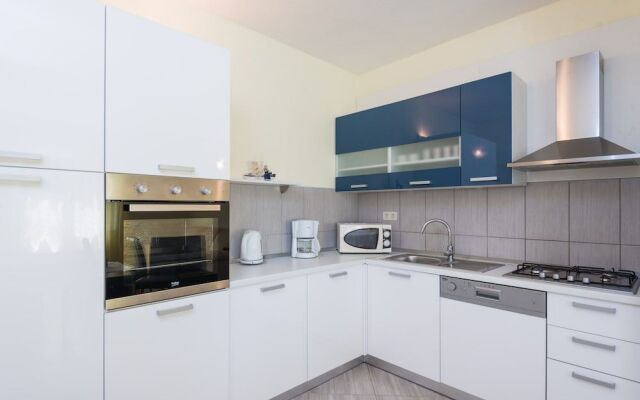 Holiday Villa Perna with Swimming Pool