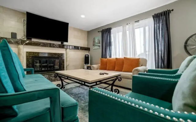 Las Vegas - 5 Mins From The Strip 4 Bedroom Home by RedAwning