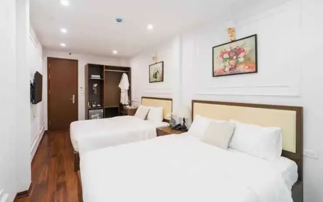 Charming Moon Hotel