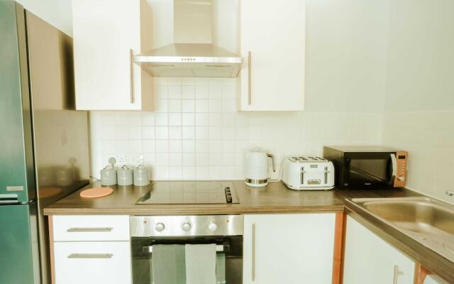 Chic 2 Bedroom Apartment Salford Quays, the Lowry