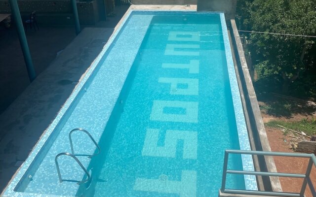 Outpost Hostel - Coron
