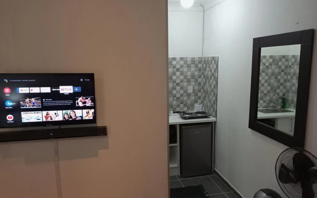 Gugu's Private and Cosy Guest Studio 4