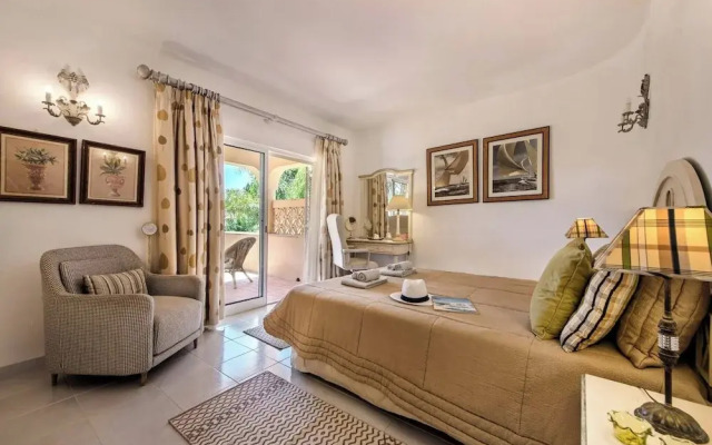 4 Bedrooms Private Pool Close To All Amenities
